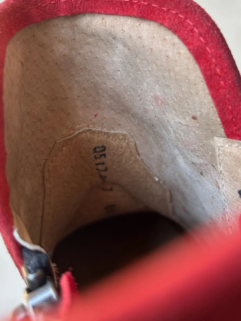 Circle G size red